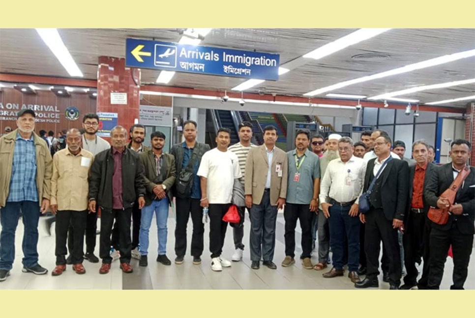 ইরান থেকে তৃতীয় দফায় ফিরলেন ৩০ বাংলাদেশি