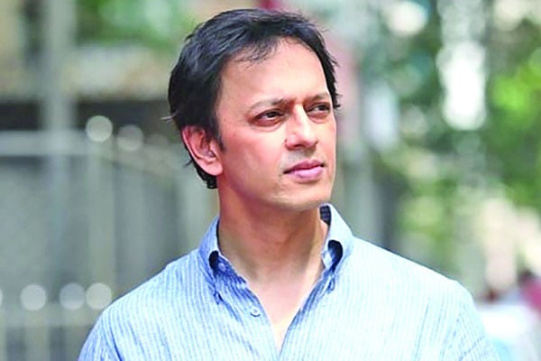 নোবেল ভয়ে বাসা থেকে উধাও হয়ে যান