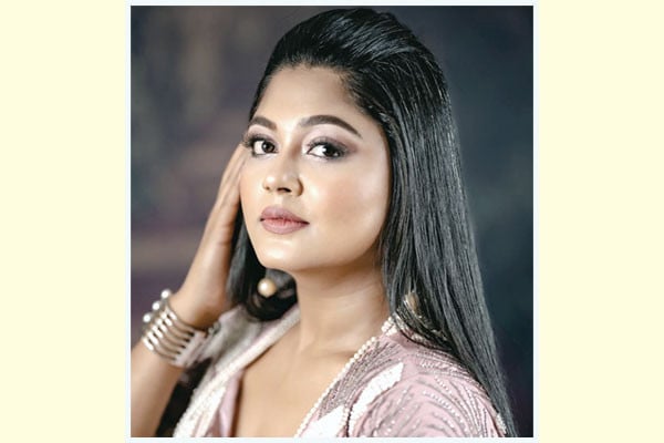 নায়িকা মৌসুমী ভেবে ফোন