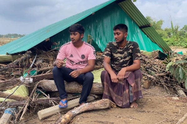 চোখের সামনে ভেসে গেল সহায়সম্বল