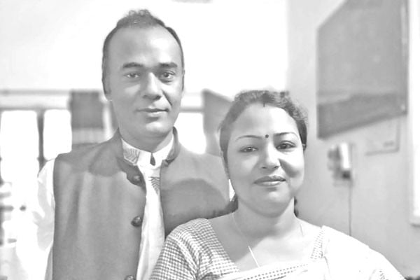 থাকেন ভারতে, বেতন তোলেন বাংলাদেশে!