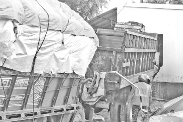 সড়কে দুই ভাইসহ ৮ জনের প্রাণহানি