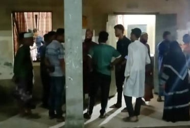 স্টেশন মাস্টারের ভুলে যাত্রী রেখে চলে গেলো চট্টলা এক্সপ্রেস!