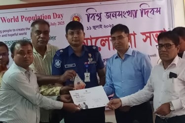 নীলফামারীতে বিশ্ব জনসংখ্যা দিবসে ৯ ব্যক্তি ও প্রতিষ্ঠানকে সম্মাননা