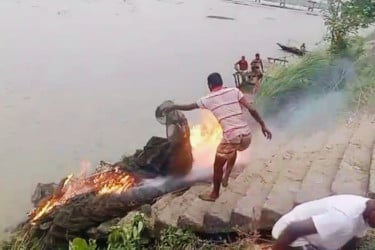 নাটোরে অভিযানে ধ্বংস অবৈধ চায়না জাল