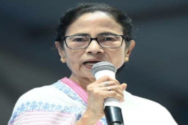 প্রতিবাদে পথে নামছেন মমতা ব্যানার্জি