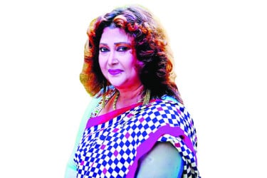 নায়িকা হতে এসে খলনায়িকা