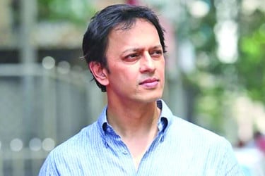 নোবেল ভয়ে বাসা থেকে উধাও হয়ে যান