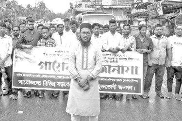 সড়ক সংস্কার না করায়...