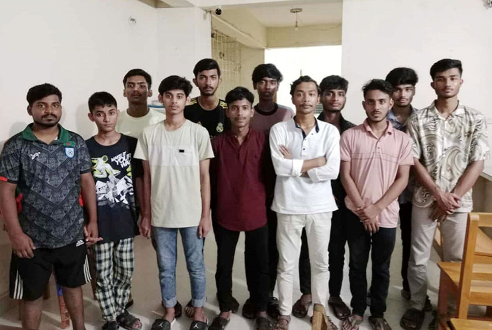 চাঁদপুরে কিশোর অপরাধে জড়িত সন্দেহে আটক ২২