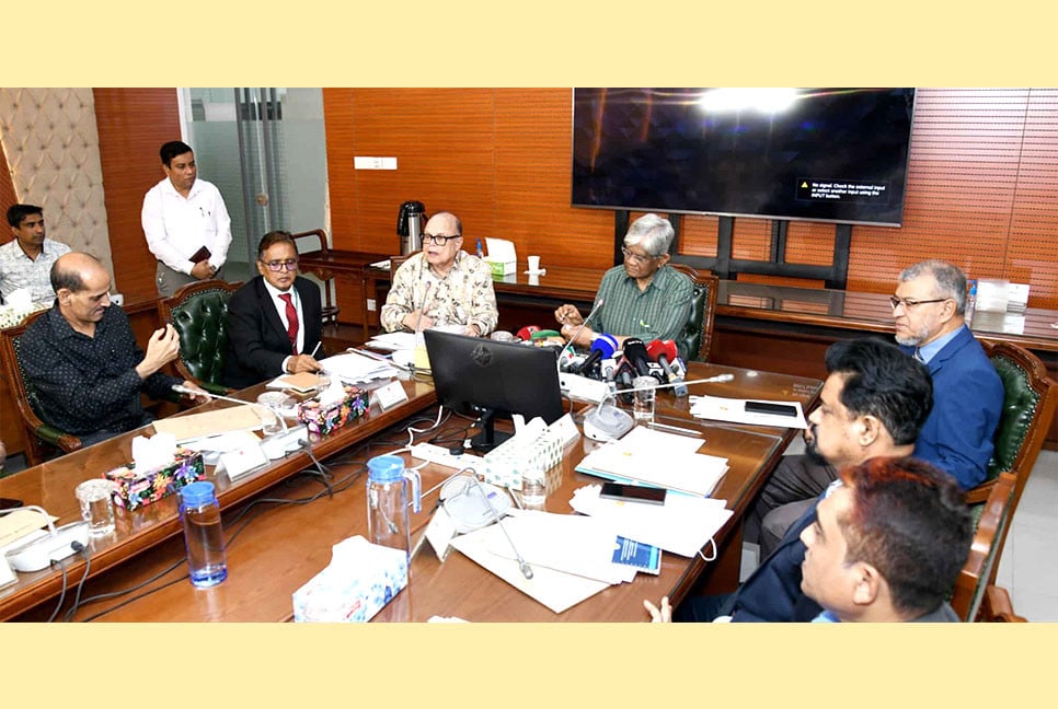 ১৫ টাকা কেজিতে চাল পাবে ৫৫ লাখ পরিবার: খাদ্য উপদেষ্টা