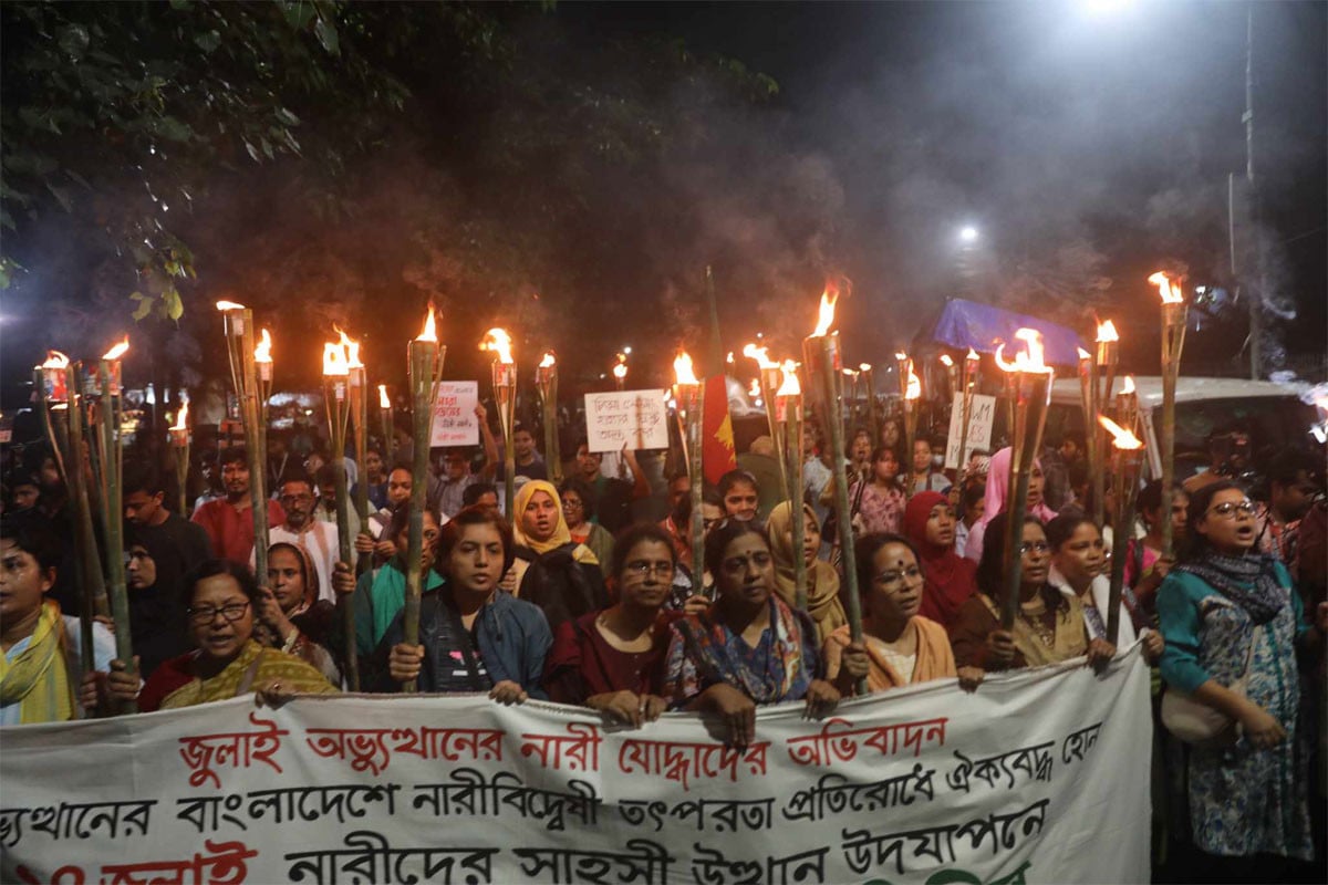 জুলাইয়ে নারীদের সাহসী উত্থান উদযাপনে ঢাকায় মশাল মিছিল