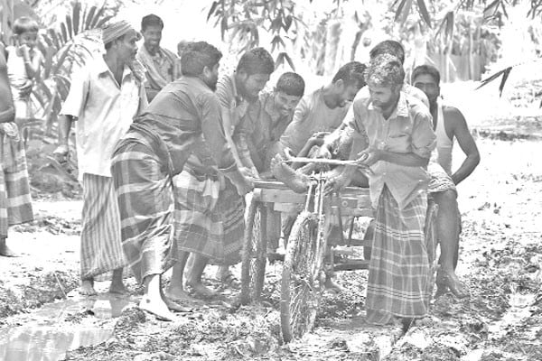রাস্তায় ভোগান্তি দুই যুগ ধরে