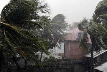 দুপুরের মধ্যে ঢাকাসহ ১৩ অঞ্চলে ঝড়ের আভাস