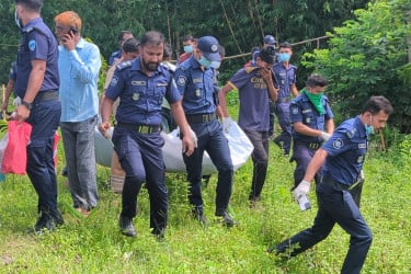 রাঙামাটিতে ব্যবসায়ীর দ্বিখণ্ডিত মরদেহ উদ্ধার, আটক ৩