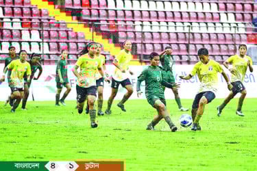 শান্তির হ্যাটট্রিকে শীর্ষে বাংলাদেশ
