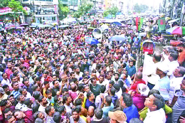 আইনশৃঙ্খলার অবনতি প্রতিবাদে স্বেচ্ছাসেবক দলের বিক্ষোভ