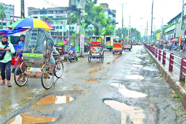 বান্দ রোডে নিত্য দুর্ভোগ