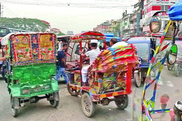 তিন চাকায় অতিষ্ঠ নগরবাসী
