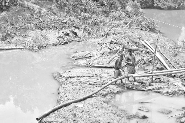 বন্যার ক্ষতে কাতরাচ্ছে ফেনী