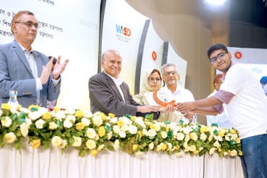 দক্ষতা দিবসে ১১ তরুণ পেলেন জাতীয় পুরস্কার