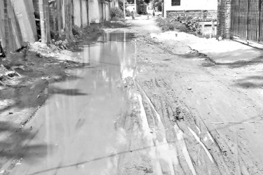 সড়কের কাজ ফেলে ঠিকাদার লাপাত্তা ছয় বছর