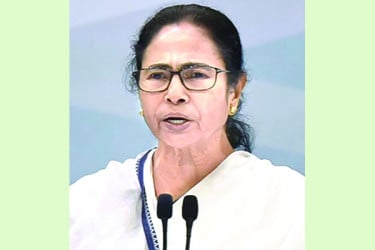 বাংলা নিয়ে মোদির দিকে তোপ মমতার