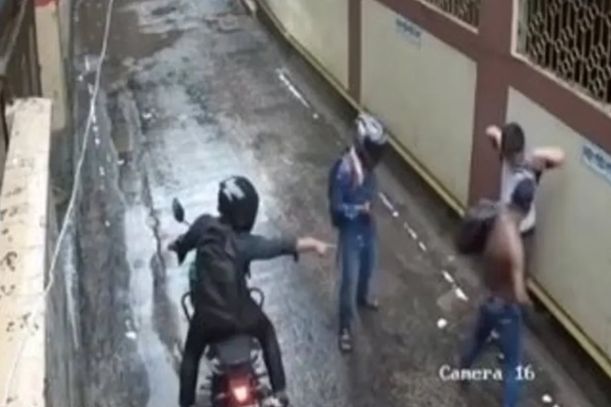 শ্যামলীতে চাপাতির মুখে ছিনতাই: গ্রেফতার ৩