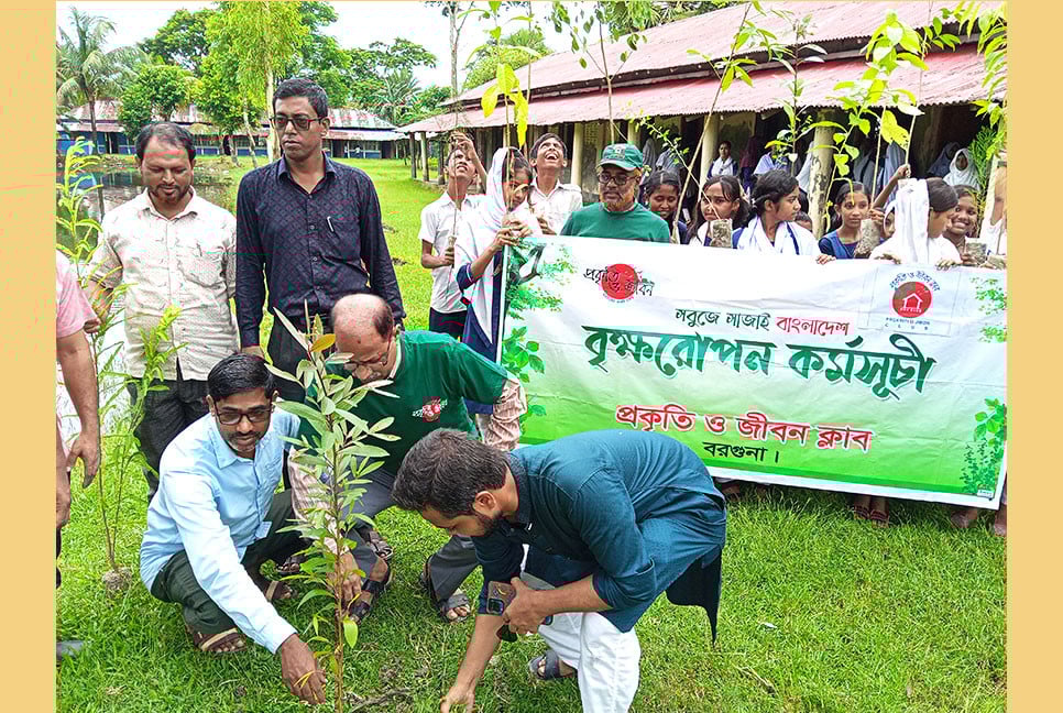 পাথরঘাটায় প্রকৃতি ও জীবন ক্লাবের বৃক্ষরোপণ ও আলোচনা সভা অনুষ্ঠিত