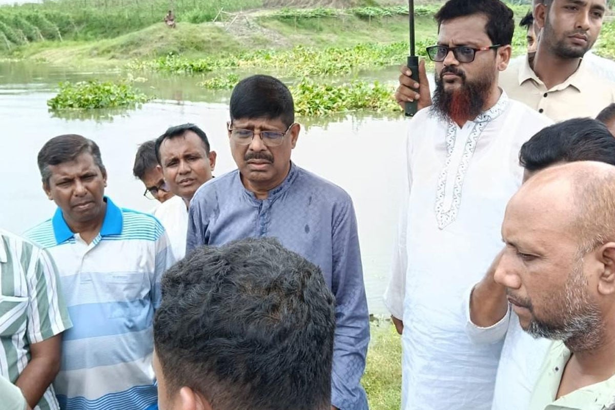 নদী খনন কাজ পরিদর্শন করলেন বিএনপি নেতা আজাদ