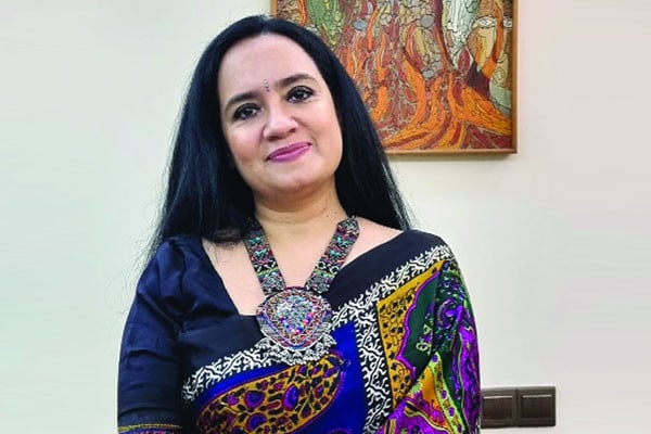 মঞ্চে ত্রপার ‘বারামখানা’