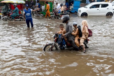 ২৪ ঘণ্টায় ৫৪ জনের মৃত্যু, পানির নিচে রাওয়ালপিন্ডি
