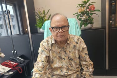 সাব-রেজিস্ট্রি অফিস ভূমি মন্ত্রণালয় গ্রহণে প্রস্তুত: ভূমি উপদেষ্টা
