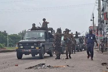 গোপালগঞ্জে কারফিউ’র সময় বাড়ল
