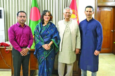 প্রধান উপদেষ্টার সঙ্গে তাজউদ্দীন পরিবারের সৌজন্য সাক্ষাৎ