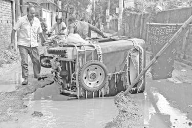 ১০৮ কিলোমিটার রাস্তাই বেহাল