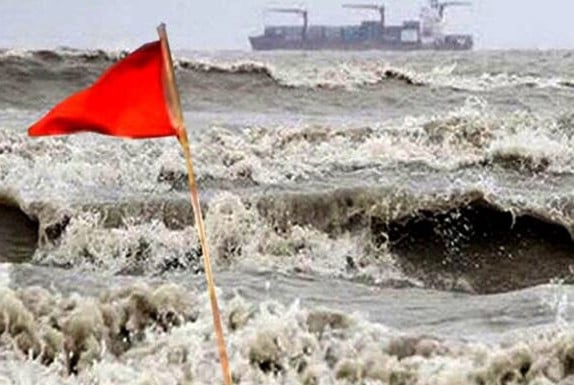 ৪ জেলায় সন্ধ্যার মধ্যে ঝড়ের আভাস, নদীবন্দরগুলোকে সতর্ক সংকেত