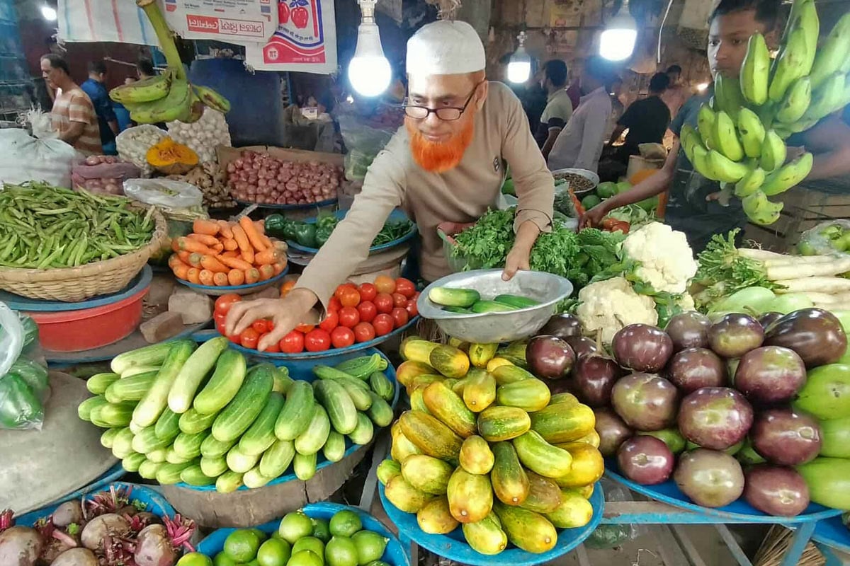 শসার দামে সেঞ্চুরি, বেড়েছে সবজি ও মুরগি দাম