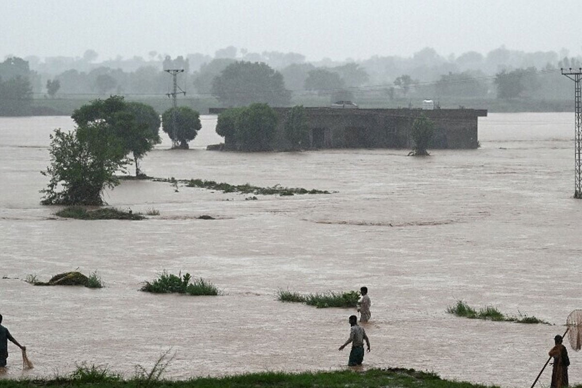 পাকিস্তানে বন্যায় ভয়াবহ পরিস্থিতি, ২৪ ঘণ্টায় ৬৩ জনের মৃত্যু