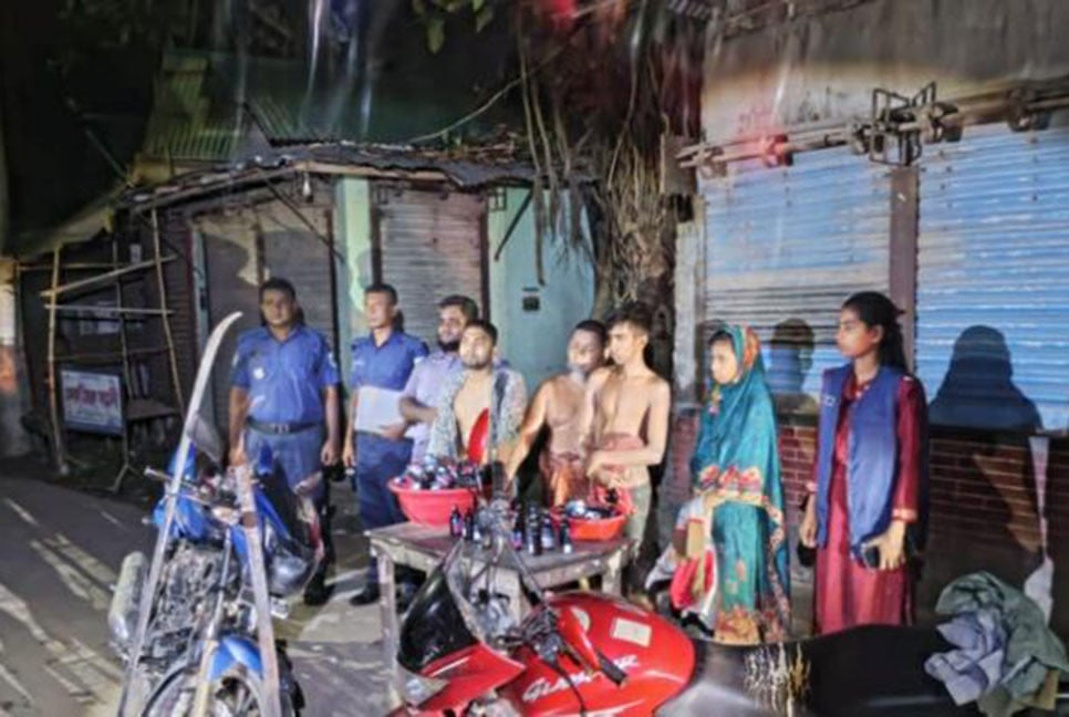 লালমনিরহাটে অস্ত্র উদ্ধার, আটক ৫