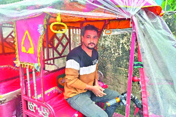 কুড়িয়ে পাওয়া ১৫ লাখ টাকা ফেরত দিলেন চালক