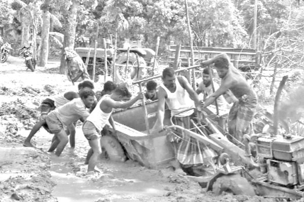 সড়ক যেন অভিশাপ