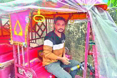 কুড়িয়ে পাওয়া ১৫ লাখ টাকা ফেরত দিলেন চালক