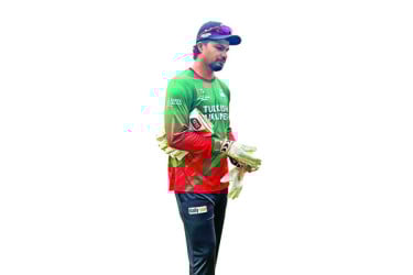 ব্যাটিংয়ে কাইলি মায়ার্স বোলিংয়ে খালেদ