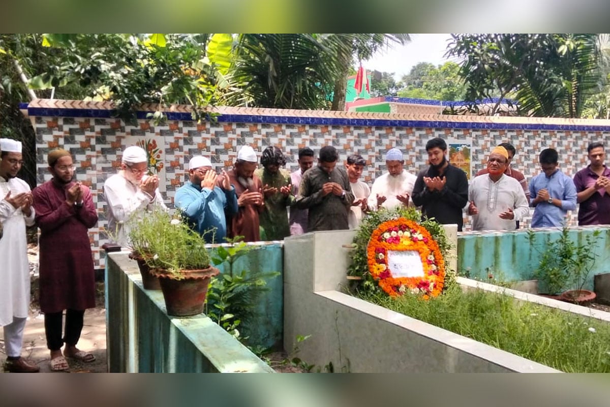 দোয়া ও মোনাজাতে এনইউবির শহীদ আসিফকে স্মরণ