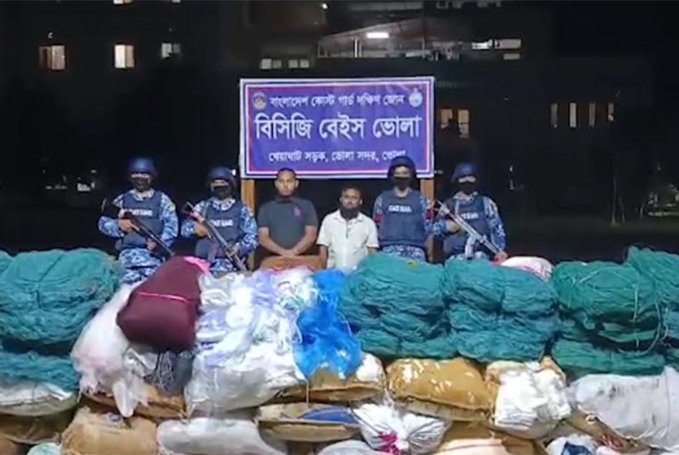 ভোলায় অবৈধ জাল-পলিথিন জব্দ