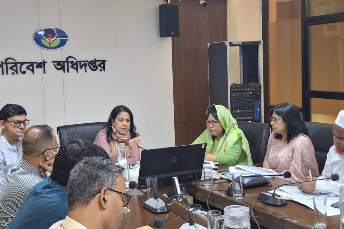 পর্যটন মৌসুমে সৈকত পরিচ্ছন্ন রাখার নির্দেশ পরিবেশ উপদেষ্টার