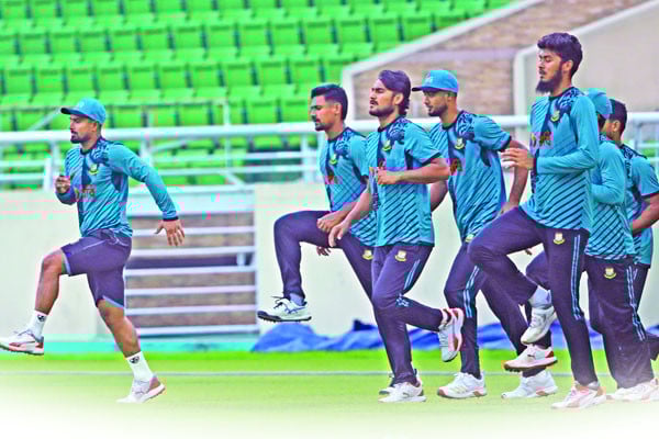আলোচনায় মিরপুরের উইকেট