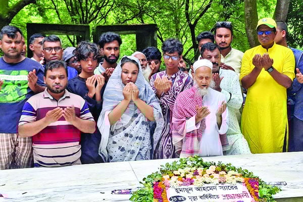 নুহাশপল্লীতে শ্রদ্ধা ভালোবাসায় হুমায়ূনকে স্মরণ
