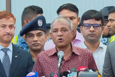 গোপালগঞ্জের মরদেহগুলো প্রয়োজনে কবর থেকে তুলে ময়নাতদন্ত : স্বরাষ্ট্র উপদেষ্টা